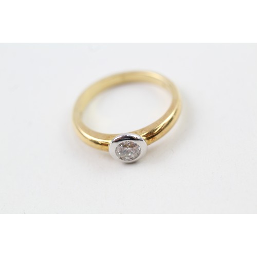 207 - AN 18CT GOLD WHITE AND YELLOW GOLD RUB OVER SET ROUND BRILLIANT DIAMOND SOLITAIRE RING, 

Weight: 4.... 