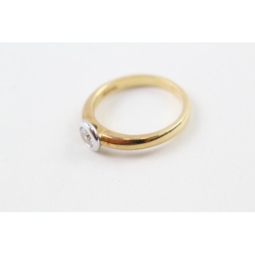 207 - AN 18CT GOLD WHITE AND YELLOW GOLD RUB OVER SET ROUND BRILLIANT DIAMOND SOLITAIRE RING, 

Weight: 4.... 