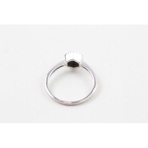 208 - AN 18CT WHITE GOLD DIAMOND AND BLACK GEMSTONE CLUSTER RING, 

Weight: 2.7gms