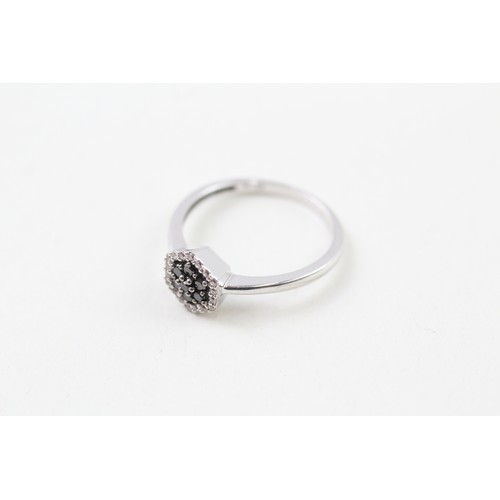 208 - AN 18CT WHITE GOLD DIAMOND AND BLACK GEMSTONE CLUSTER RING, 

Weight: 2.7gms