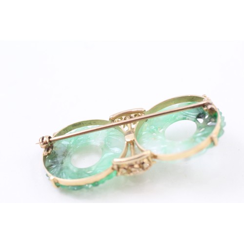 214 - AN 18CT GOLD AND CARVED JADE HOLOLITHS, CULTURED PEARLS AND YELLOW GEMSTONE SET BROOCH,

Weight: 11.... 