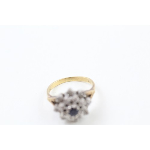 217 - AN 18CT WHITE AND YELLOW GOLD SAPPHIRE AND DIAMOND SET CLUSTER RING, 

Weight: 5.9gms