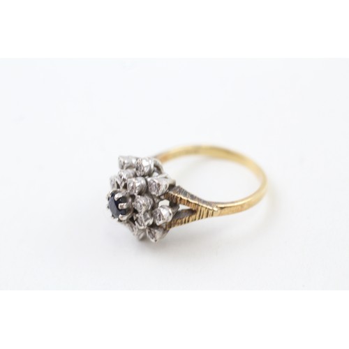 217 - AN 18CT WHITE AND YELLOW GOLD SAPPHIRE AND DIAMOND SET CLUSTER RING, 

Weight: 5.9gms