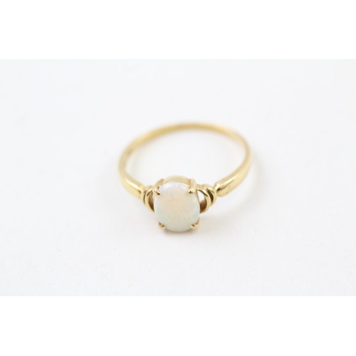 219 - AN 18CT GOLD OPAL CABOCHON SET DRESS RING, 

Weight: 1.8gms