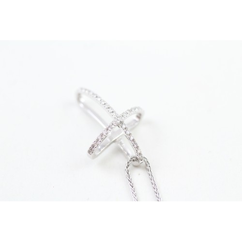 220 - AN 18CT WHITE GOLD DIAMOND SET CROSS PENDANT NECKLACE, 

Weight: 5.4gms