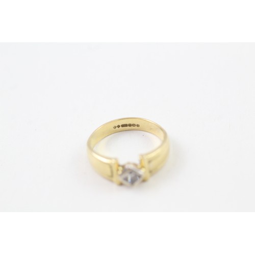 222 - AN 18CT GOLD PRINCESS CUT DIAMOND SET SOLITAIRE RING, 

Weight: 3.4gms