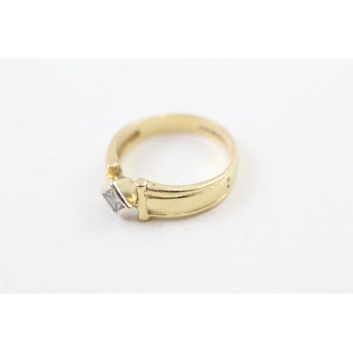 222 - AN 18CT GOLD PRINCESS CUT DIAMOND SET SOLITAIRE RING, 

Weight: 3.4gms