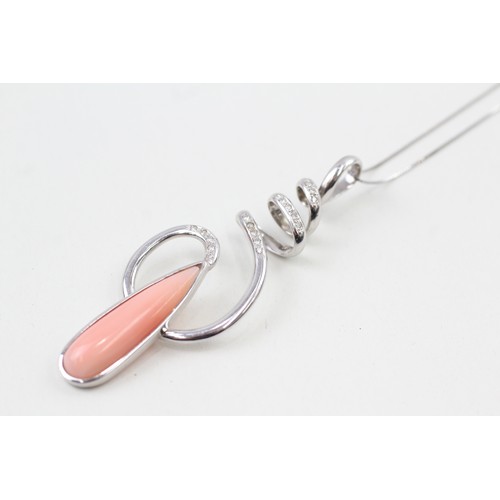 223 - AN 18CT WHITE GOLD DIAMOND ACCENTED TEARDROP CABOCHON CORAL SET DRAMATIC PENDANT NECKLACE, 

Weight:... 