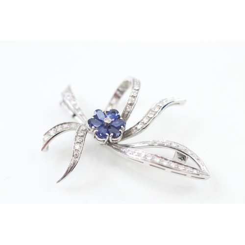 225 - AN 18CT WHITE GOLD VINTAGE SAPPHIRE AND DIAMOND SET RIBBON TWIST BROOCH, 

Weight: 9.5gms