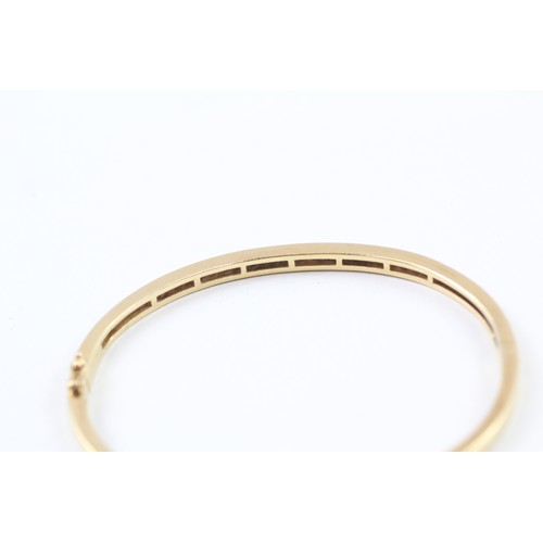 226 - AN 18CT GOLD CHANNEL SET ROUND BRILLIANT DIAMOND SET BANGLE,

Weight: 18.7gms