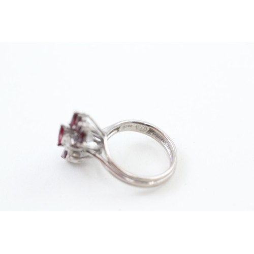 227 - AN 18CT WHITE GOLD MARQUISE CUT RUBY AND ROUND BRILLIANT DIAMOND SET COCKTAIL SPRAY RING, 

Weight: ... 