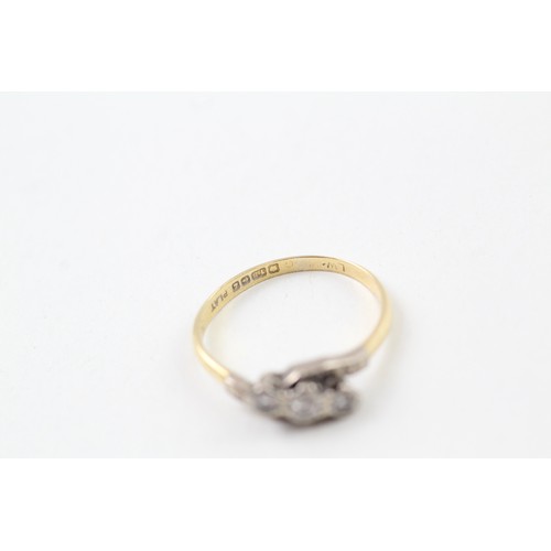 228 - AN 18CT GOLD VINTAGE DIAMOND TRILOGY RING, 

Weight: 2.6gms