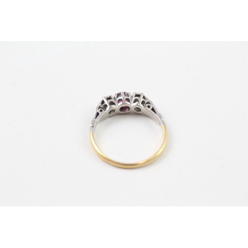 232 - AN 18CT GOLD, PLATINUM AND RUBY THREE STONE RING, 

Weight: 2.1gms