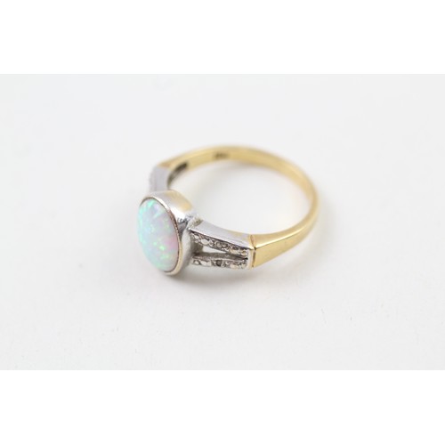 240 - AN 18CT GOLD OPAL SINGLE STONE RING WITH DIAMOND SET SHOULDERS, 

Weight: 4.3gms