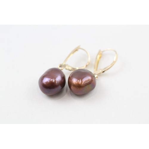 244 - A 14CT GOLD CHOCOLATE BROWN BAROQUE PEARL LEVER BACK DROP EARRINGS, 

Weight: 4.4gms