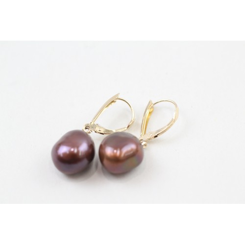 244 - A 14CT GOLD CHOCOLATE BROWN BAROQUE PEARL LEVER BACK DROP EARRINGS, 

Weight: 4.4gms