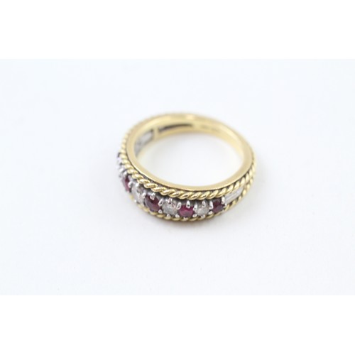 249 - AN 18CT GOLD, DIAMOND AND RUBY ALTERNATING SINGLE ROW RING WITH TWISTED ROPE FRAME, 

Weight: 7.5gms