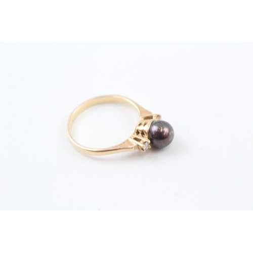 256 - AN 18CT GOLD PEACOCK CULTURED PEARL AND DIAMOND SET DRESS RING, 

Weight: 3.0gms