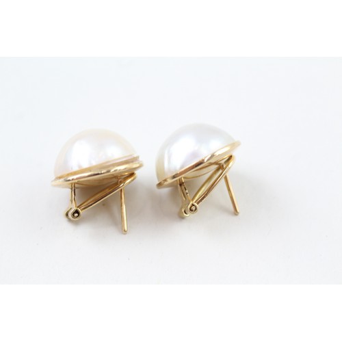 257 - A PAIR OF 18CT GOLD MABE PEARL SET LEVERBACK STUD EARRINGS, 

Weight: 10.4gms