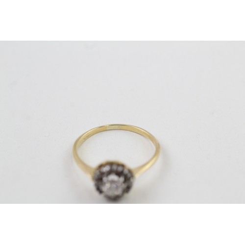 262 - AN 18CT GOLD VINTAGE DIAMOND CLUSTER RING, 

Weight: 3.2gms