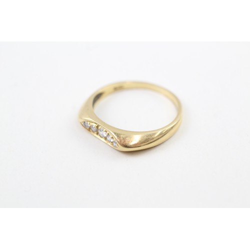 267 - AN 18CT GOLD, DIAMOND SET CONCAVE FIVE STONE ETERNITY RING, 

Weight: 3.0gms