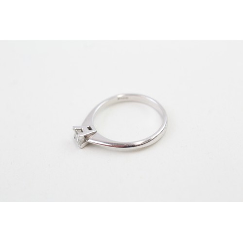 269 - AN 18CT WHITE GOLD PRINCESS CUT DIAMOND SOLITAIRE RING, 

Weight: 2.7gms