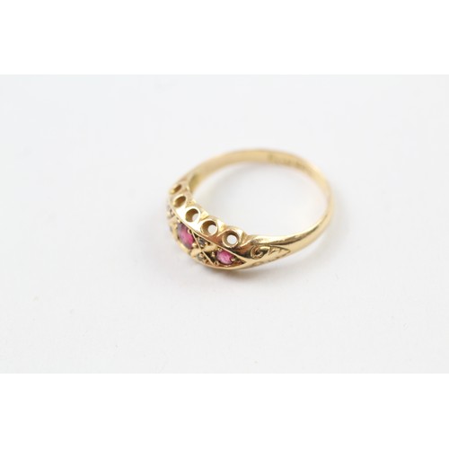 272 - AN 18CT GOLD, DIAMOND AND RUBY PASTE DRESS RING, 

Weight: 3.0gms