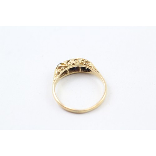 282 - AN 18CT GOLD, DIAMOND AND SAPPHIRE SEVEN STONE RING, 

Weight: 2.8gms
