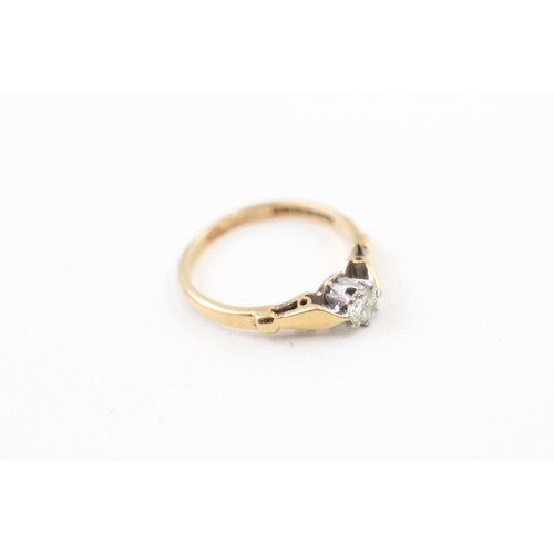 283 - AN 18CT GOLD CATHEDRAL SET DIAMOND AND SOLITAIRE RING, 

Weight: 2.7gms