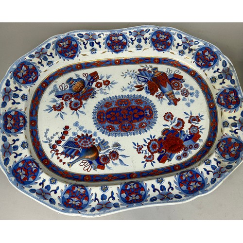 828 - A LARGE SPODE CEREAMIC PLATTER ALONG WITH THREE CHINESE DESIGN WAVE EDGE DISHES, 

Platter 52cm x 42... 