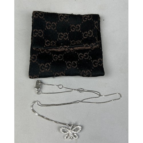 288 - AN 18CT WHITE GOLD GUCCI NECKLACE, 

Weight: 4.69gms 

With Gucci velvet pouch.