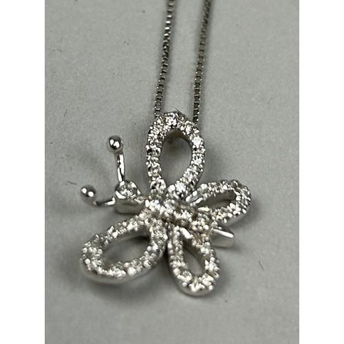 288 - AN 18CT WHITE GOLD GUCCI NECKLACE, 

Weight: 4.69gms 

With Gucci velvet pouch.