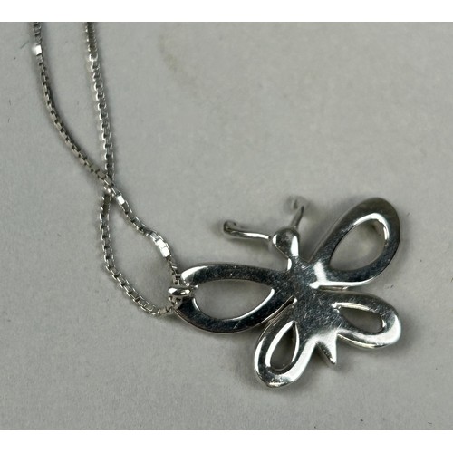 288 - AN 18CT WHITE GOLD GUCCI NECKLACE, 

Weight: 4.69gms 

With Gucci velvet pouch.