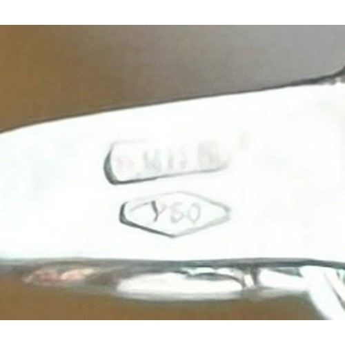 288 - AN 18CT WHITE GOLD GUCCI NECKLACE, 

Weight: 4.69gms 

With Gucci velvet pouch.