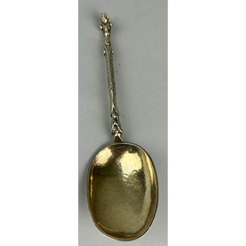 132 - A 17TH CENTURY SILVER AND SILVER GILT SPOON, 

Weight: 63gms