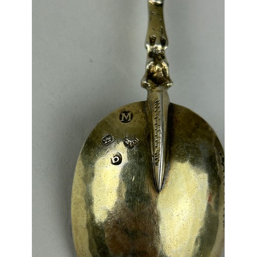 132 - A 17TH CENTURY SILVER AND SILVER GILT SPOON, 

Weight: 63gms