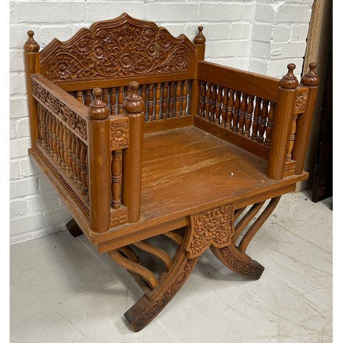 759 - A THAI THRONE SEAT, 

80cm x 68cm x 54cm