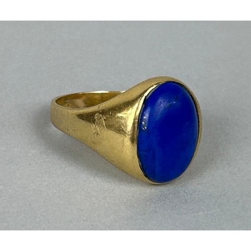 204 - A MIDDLE EASTERN HIGH CARAT GOLD RING SET WITH LAPIS LAZULI, 

Weight: 8.7gms