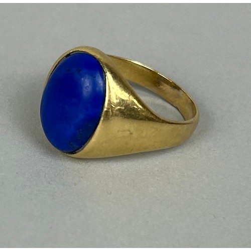 204 - A MIDDLE EASTERN HIGH CARAT GOLD RING SET WITH LAPIS LAZULI, 

Weight: 8.7gms