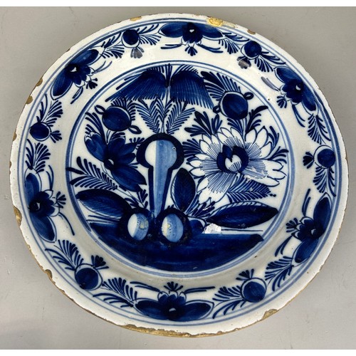 817 - A DUTCH DELFT BLUE AND WHITE FLORAL CHARGER CIRCA 1800, 

35cm D