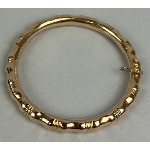 12 - AN 18CT GOLD FAUX BAMBOO BANGLE Weight: 36.2gms