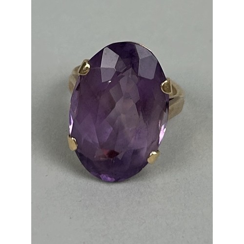 23 - A CHINESE GOLD RING SET WITH A LARGE AMETHYST 10.5gms