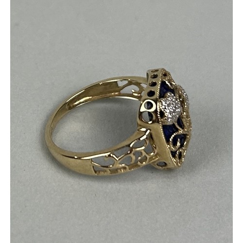 29 - AN 18CT GOLD RING Weight: 2.6gms