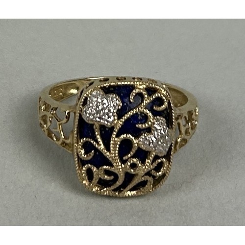 29 - AN 18CT GOLD RING Weight: 2.6gms