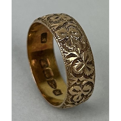 30 - AN 18CT GOLD 'THREE LEAF CLOVER' RING Weight: 4.8gms