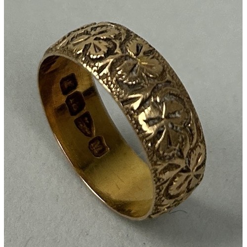 30 - AN 18CT GOLD 'THREE LEAF CLOVER' RING Weight: 4.8gms