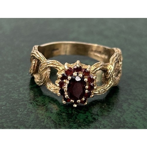 39 - AN ANTIQUE 9CT GOLD RING SET WITH GARNETS Weight: 4.9gms