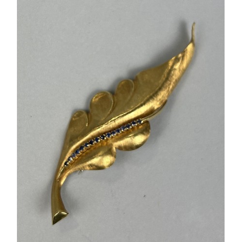 51 - AN 18CT GOLD GOLD LEAF DESIGN BROOCH Weight: 7.0gms