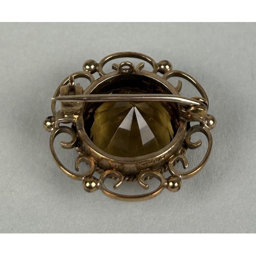 60 - A SCOTTISH 9CT GOLD BROOCH SET WITH A CITRINE Weight: 6.3gms With box from Cairngorm, Inverness.