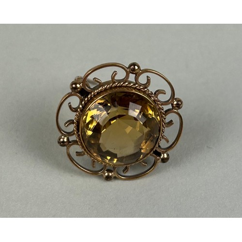 60 - A SCOTTISH 9CT GOLD BROOCH SET WITH A CITRINE Weight: 6.3gms With box from Cairngorm, Inverness.